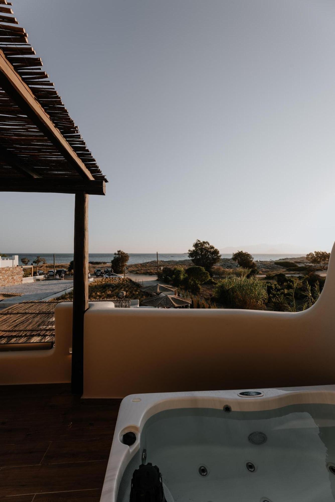 Onym Curated Villa Pláka