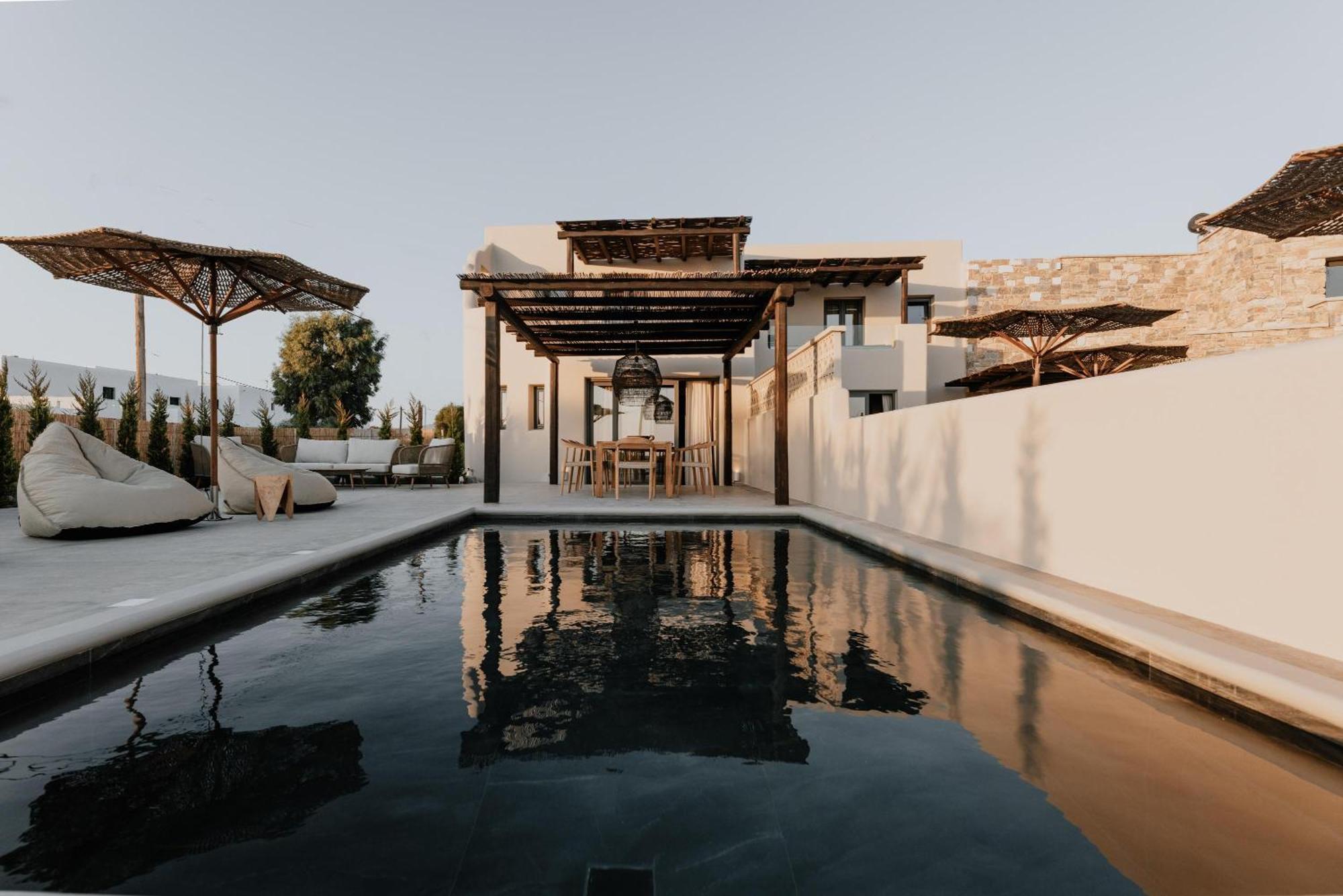 Onym Curated Villa Pláka