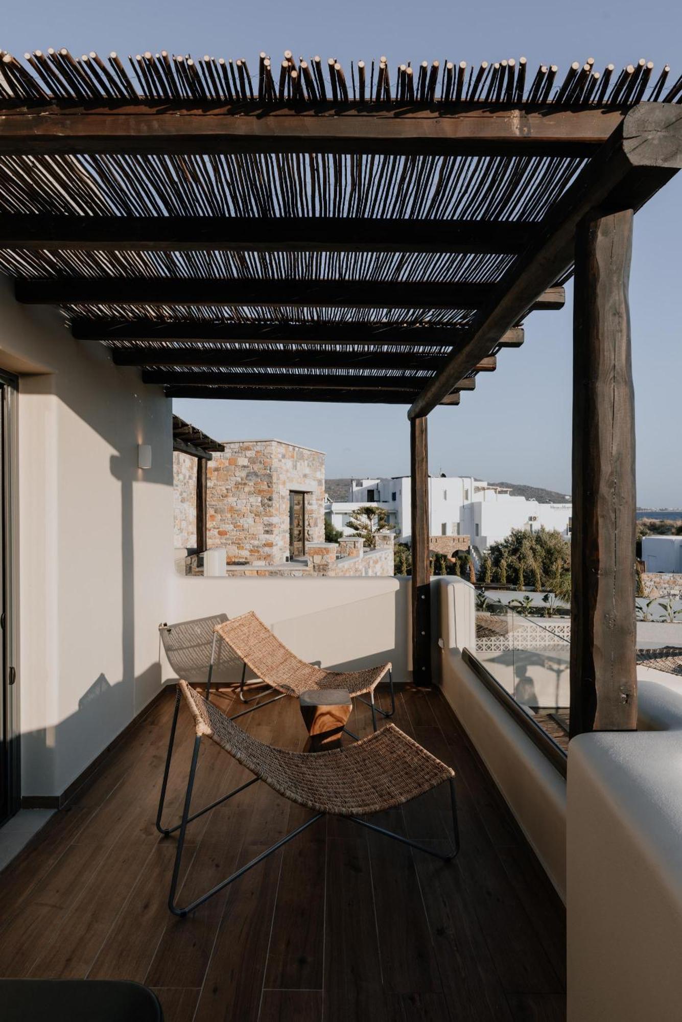 Villa Onym Curated *