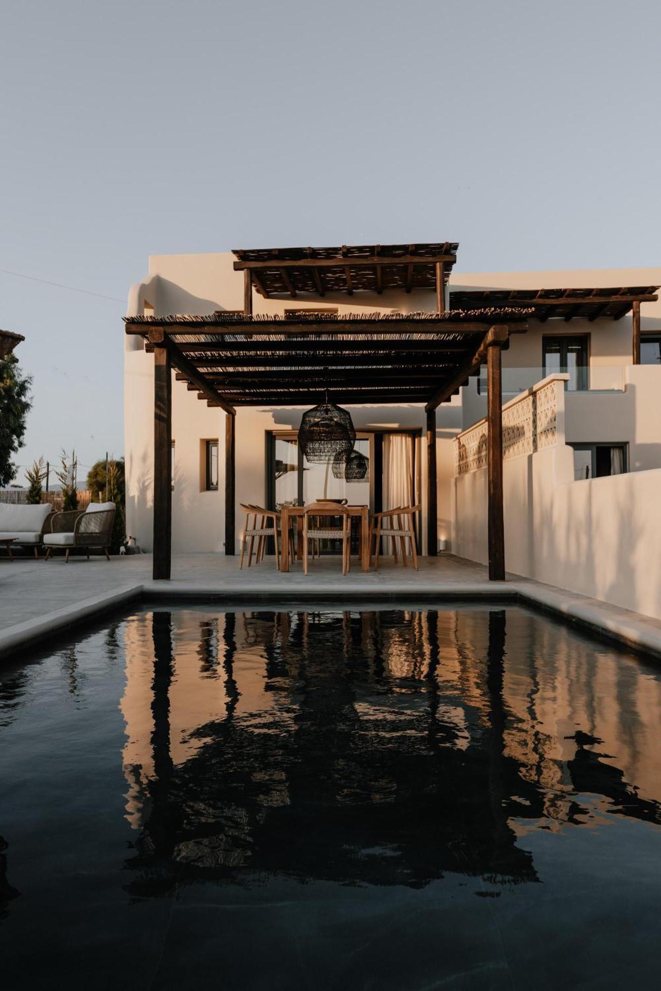 Villa Onym Curated *