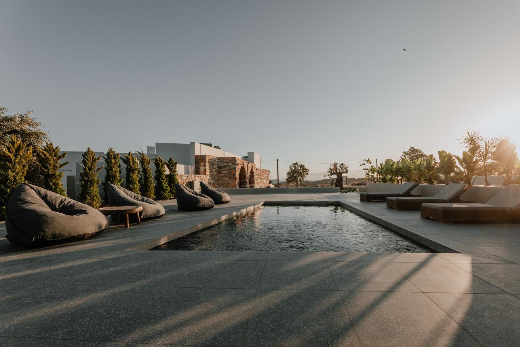 Onym Curated Villa Pláka